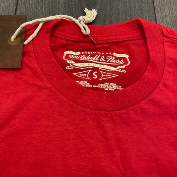 Mitchell & Ness Vancouver Grizzlies Totem T-Shirt NWT - Picture 2 of 5